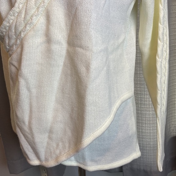 VENUS Women’s High Collar V-Neck Faux Wrap Cable Knit Cream Color Sweater sz L - Picture 3 of 9
